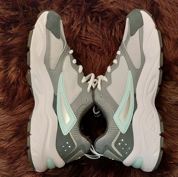 Women's 8.5 gray, white and mint Fila sneaker - Picture 2 of 6